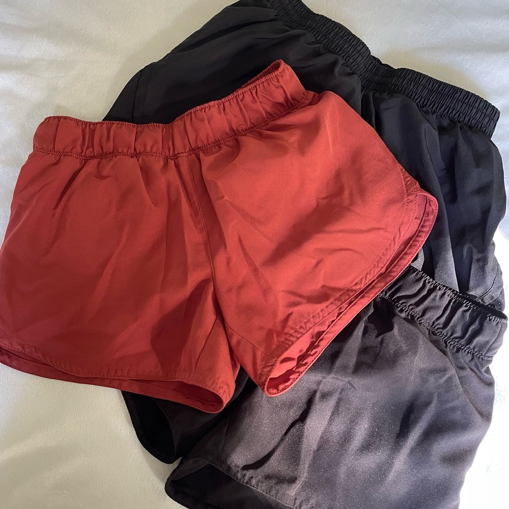 Set of 3 girls run shorts sz M (8)